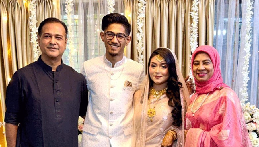 ছোট ছেলের বিয়ের খবর প্রকাশ করলেন আসিফ আকবর